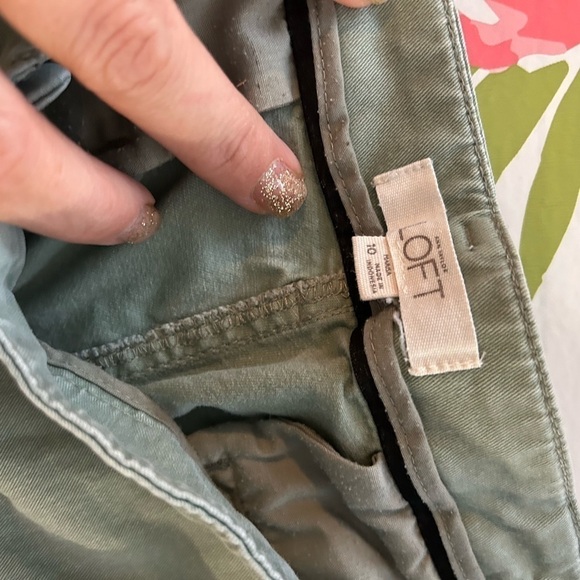 Loft size 10 ladies olive green cropped pants - Picture 3 of 7